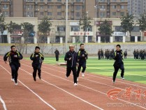 “迟来”的运动员生涯 62岁爷爷级校长很硬核