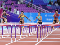 吴艳妮摘银颁奖台上仰面爆哭，三届全运会无缘金牌，回应“能否坚持下一届”；刘景扬夺冠后称不是“黑马”，妈妈激动落泪：没人看好她