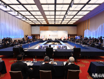 认清拳头!东盟峰会期间,中国双航母罕见同时停靠三亚码头