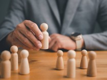 券业首例“一吞二”，汇金系有了万亿券商！中金合并东兴、信达，营收有望居第3