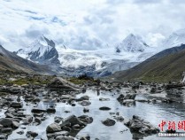 西藏萨普雪山美景如画