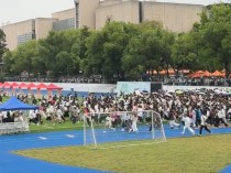 成都市在西南大学招聘数百名教师，考生跑步进场引热议，校方：活动时间短，多面会匆忙