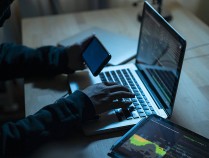 男子50万卖劳力士遭警方冻结划扣，反诈不能让无辜者背锅