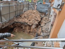 老楼加装电梯采光问题引纠纷 青岛嘉兴路社区将牵头协调