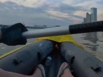 长沙男子突发奇想划船下班，25分钟车程划了3小时，当事人：手累腿麻，不会有下次