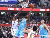 青岛男篮主场逆转战胜辽宁,本赛季主场“双杀”卫冕冠军