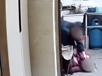 儿子杨某中,已被抓获