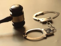 一派出所民警玩忽职守致强奸案未及时侦破,当事女子一年后再遭嫌疑人性侵 判了