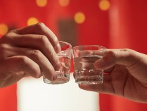 男子参加婚宴饮酒后身亡,新郎被判担责没道理