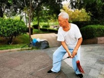 早上晨练不如睡觉?医生忠告:过了70岁以后,晨练牢记“3不要”