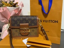 同居之后男子靠偷盗女友名牌包、金首饰维持恋爱开销,被刑拘