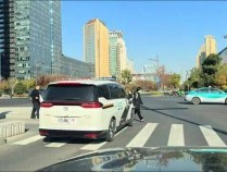 河南法院警车疑在杭州违停闯红灯！杭州交警：将核查