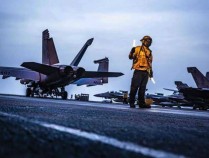 美航母摔飞机是“电磁攻击”?中国军号回应:你评书听多了