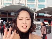 岳阳女子疑找到30年前为其在广州买火车票的陌生人:激动又感动,在确认细节