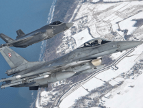 F-35突然扑向俄军目标，波兰紧急要求北约下场，特朗普：好戏开始了