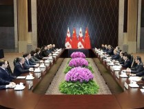 李强会见格鲁吉亚总理科巴希泽