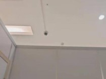 女子称三甲医院放射科更衣室有摄像头，医院：用于拍摄机房门口，考虑安装隔板消除误会