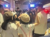 大连地铁发生故障停运一小时，目击者称看到120和警车，工作人员否认列车和人相撞，故障原因在落实中