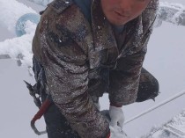 雪天在特高压线上高空作业引关注 对话凉山小伙:努力挣钱为儿治病,因为我是他的父亲