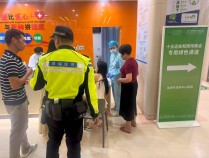 4岁男童摔伤头部 龙岗铁骑疾驶送医