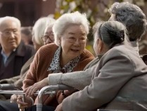 盼着退休的年轻人，提前30年看养老院