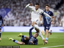 吕迪格抱摔哈兰德,裁判VAR只看了一遍就果断判罚点球