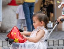 诺奖得主戈尔丁最新发现:美化父亲角色或是鼓励生育的最佳政策