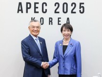 特朗普都躲的雷，高市早苗偏要踩，中方火速出手，这回火气非常大