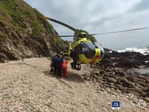 深圳一男子徒步穿越东西涌时突发心梗!直升机出动救人